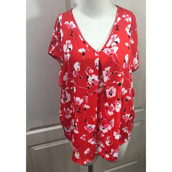 Bobeau Inverted Pleat V-Neck Floral Top - Picture 2 of 4